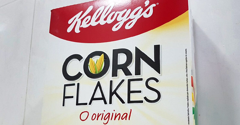 caixa de corn flakes