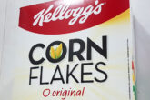 caixa de corn flakes