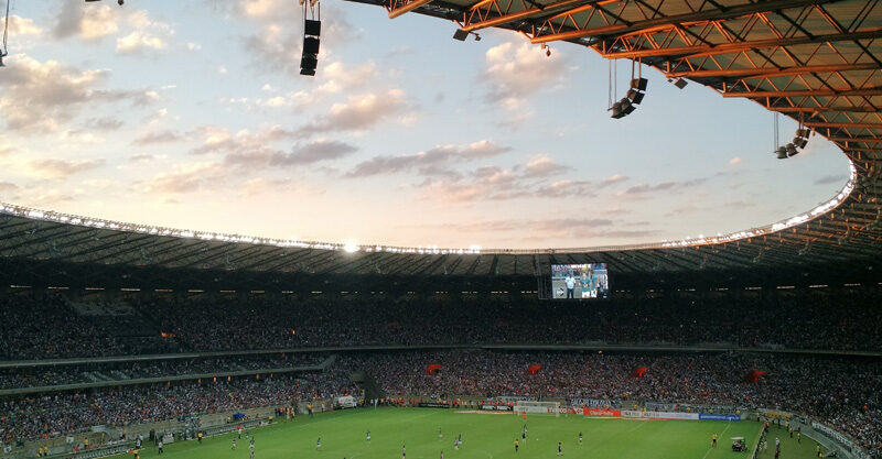 Estádio de futebol brasileiro