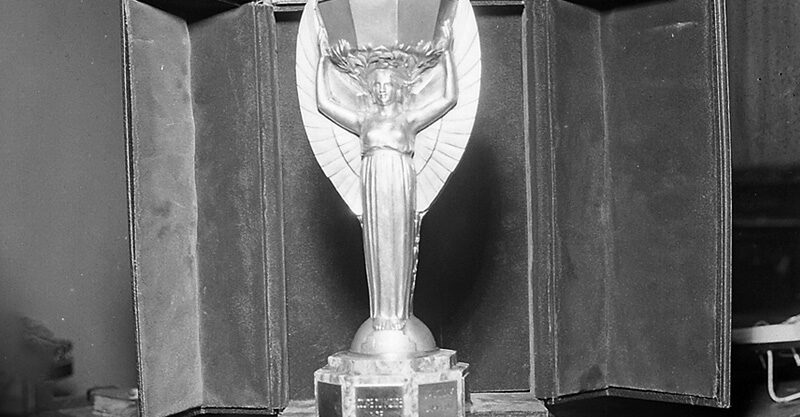 Taça Jules Rimet da Copa do mundo que foi roubada do Brasil