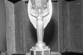 Taça Jules Rimet da Copa do mundo que foi roubada do Brasil