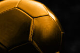 bola de ouro representando o troféu dado aos brasileiros eleitos melhores jogadores de futebol do mundo pela FIFA.